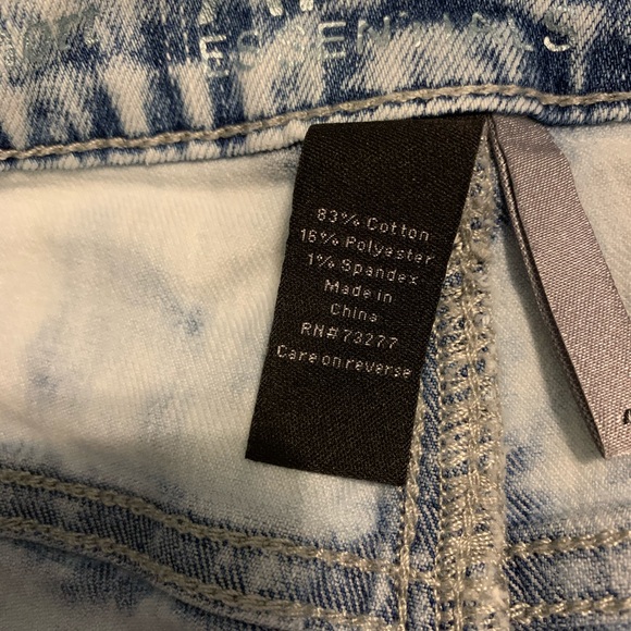 EUC APT9 Light Acid Washed Denim Cuffed Shorts - Picture 3 of 12